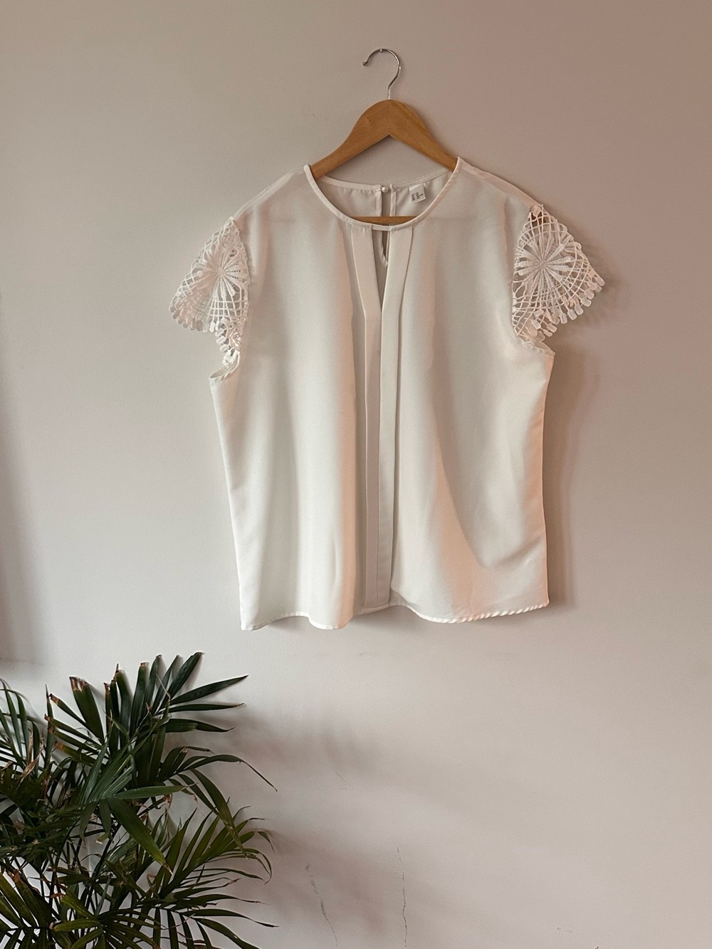 Women's White Lace Sleeve Blouse